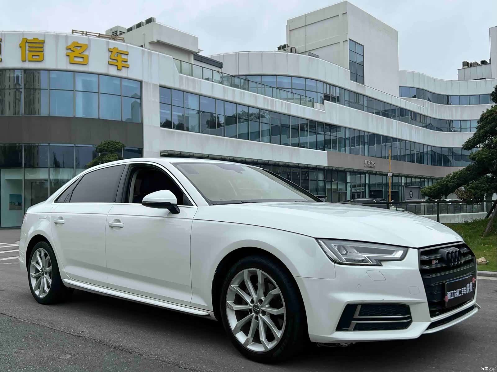 Audi A4L, 2018 3