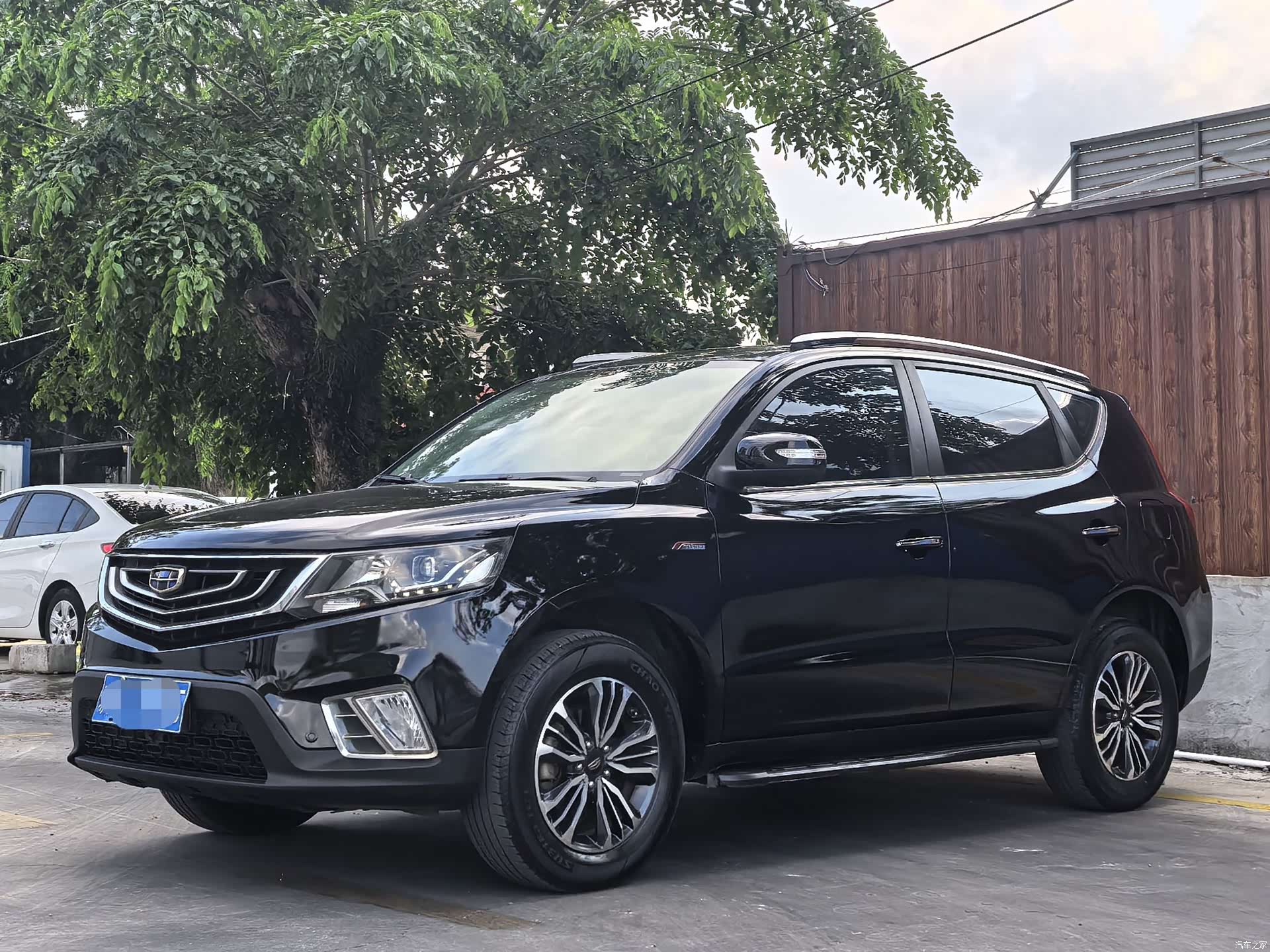 Geely X6, 2017 1