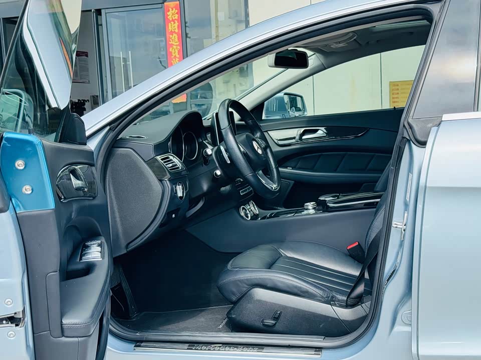 Mercedes-Benz CLS Mercedes-Benz CLS