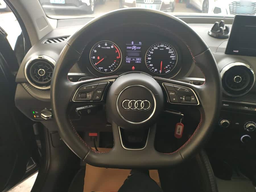 Audi Q2L 2023, фото 7