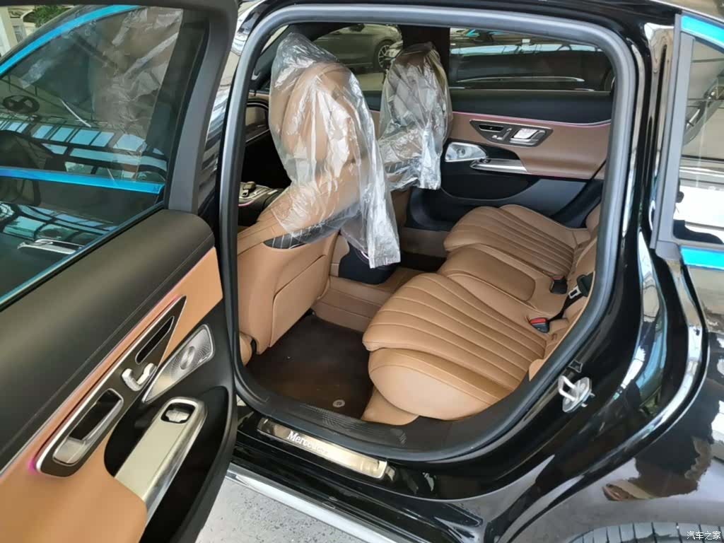 Mercedes-Benz E-Class, 2024 17