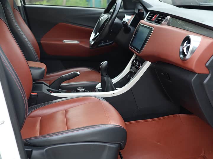 BAIC Huansu S3 2016 S3 L 1.5L МКПП Премиум