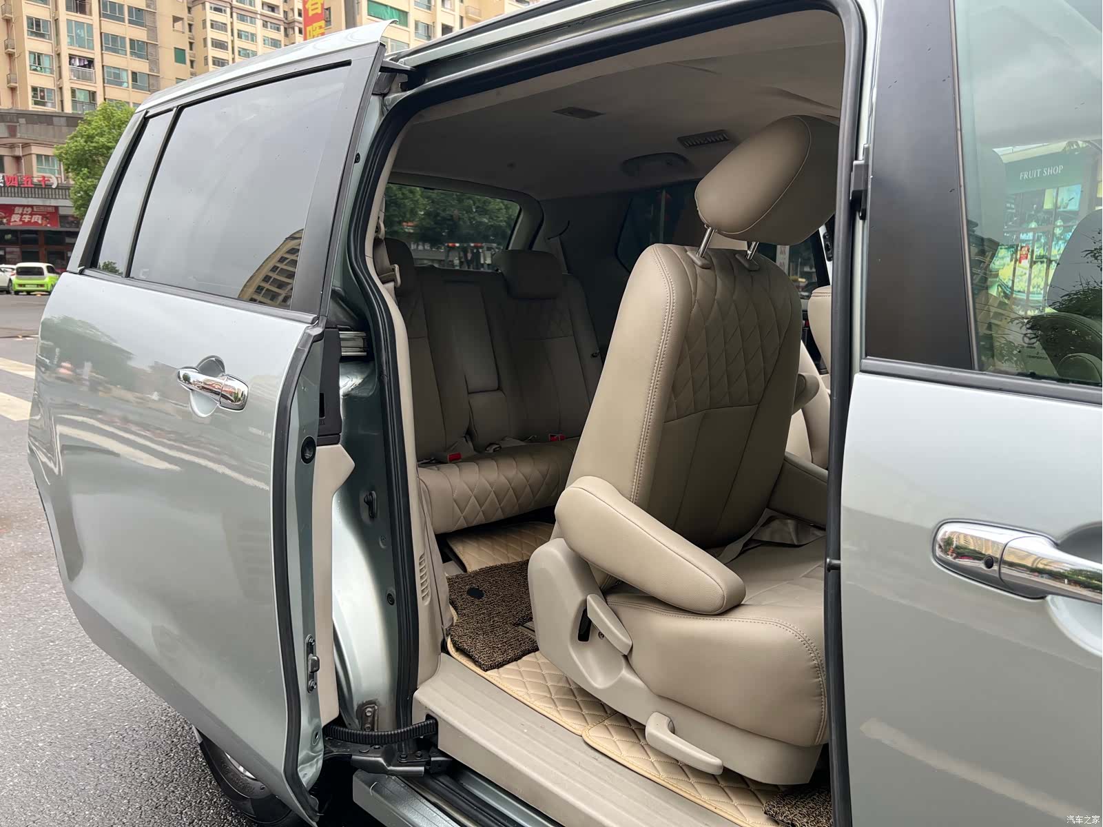 Mazda 8, 2014 14