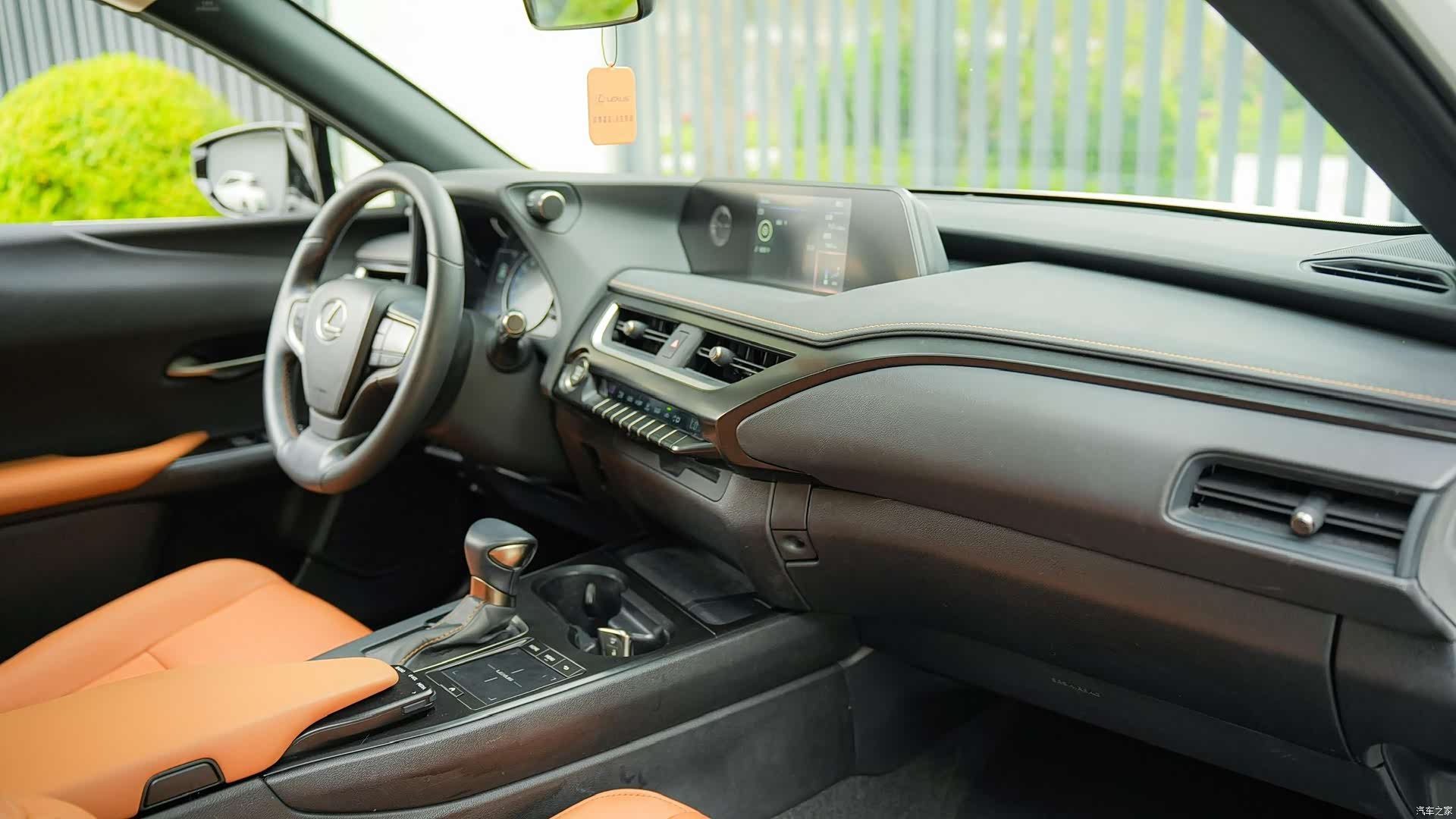 Lexus UX, 2021 10