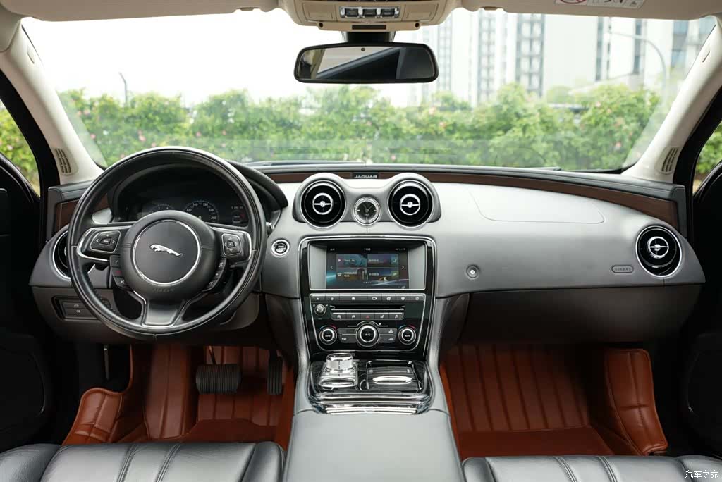 Jaguar XJ, 2017 8