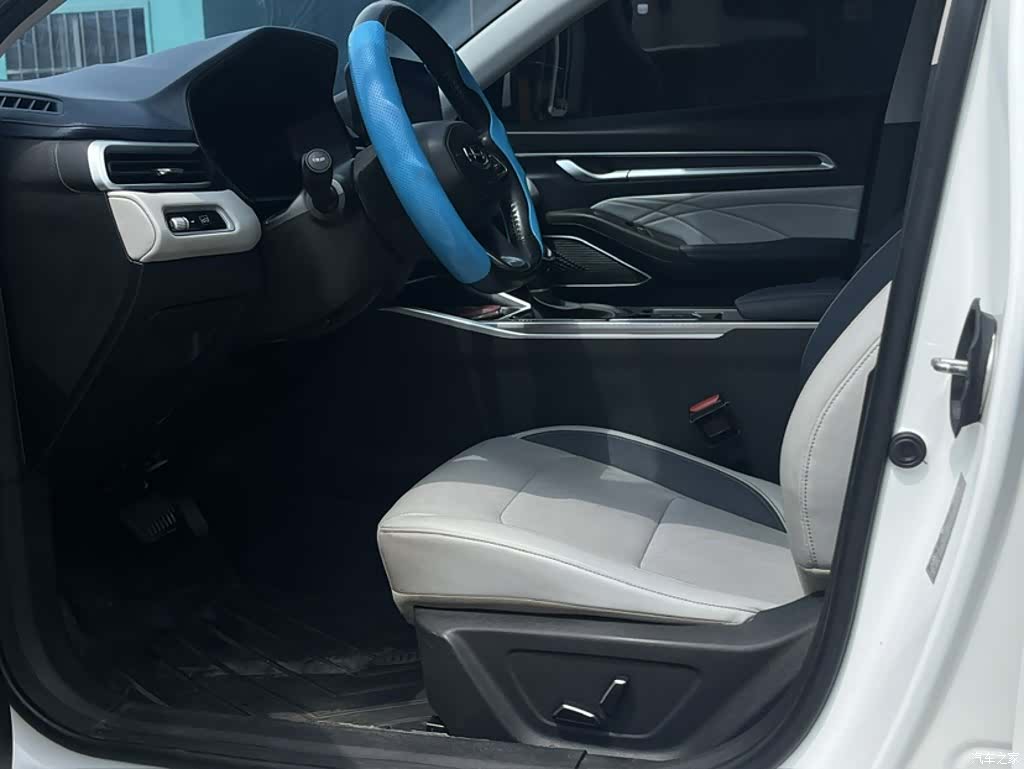 Geely Emgrand, 2022 17