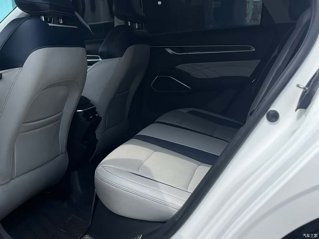 Geely Emgrand, 2022 19