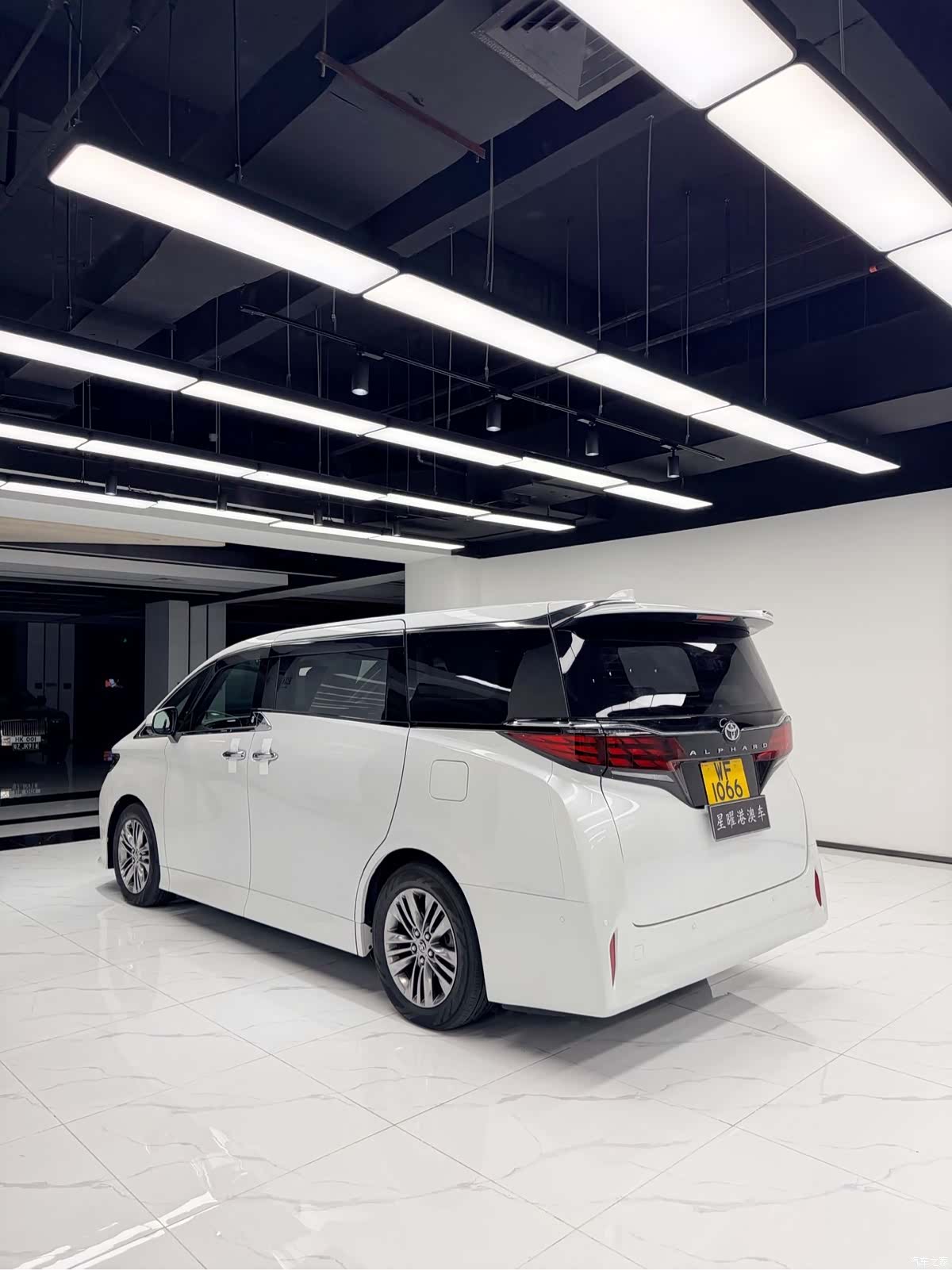 Toyota Alphard, 2025 9