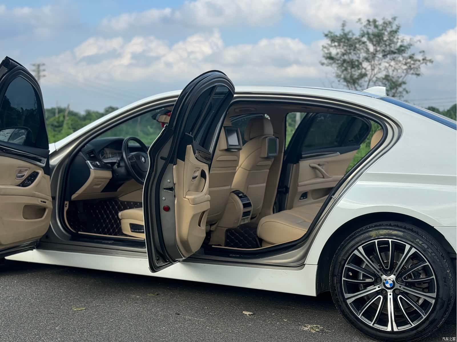 BMW 5 Series, 2011 26