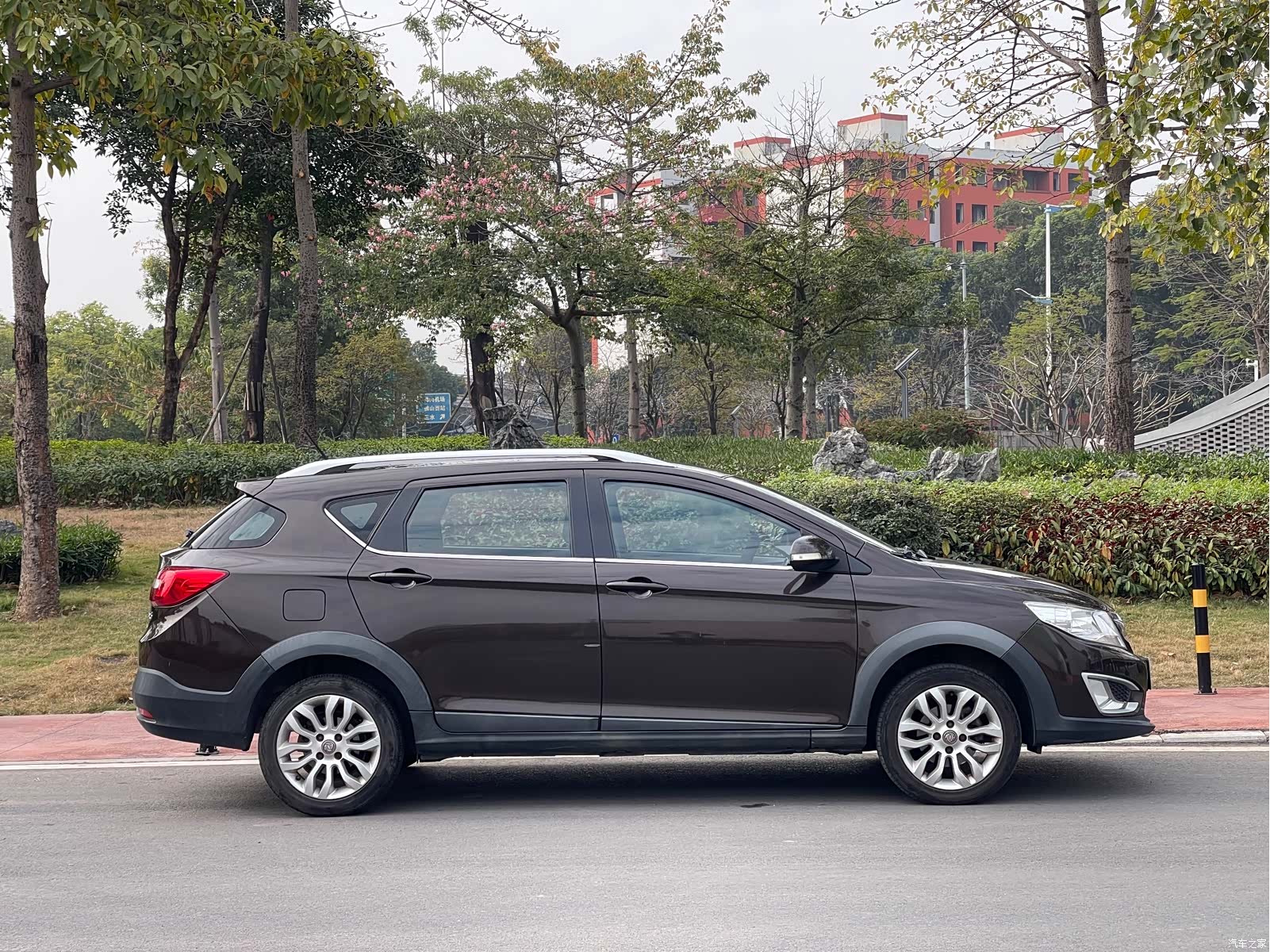DongFeng AX3, 2016 21