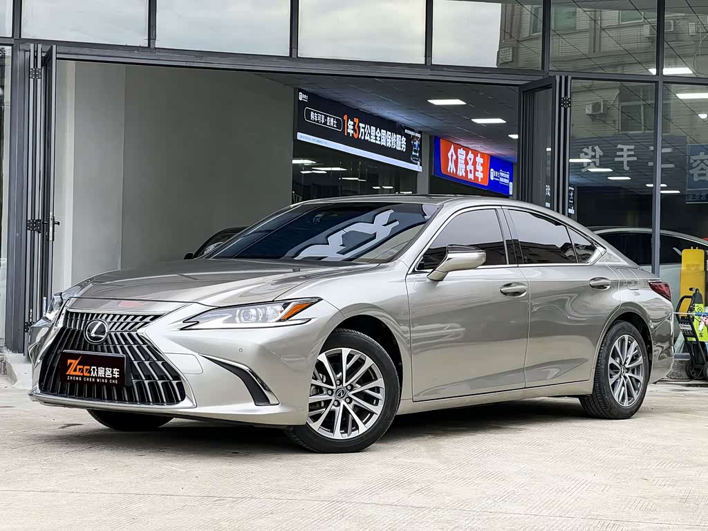 Lexus ES
