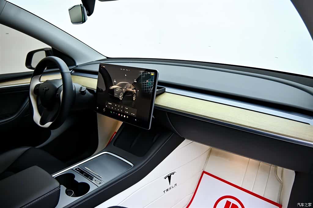 Tesla Model Y, 2023 16