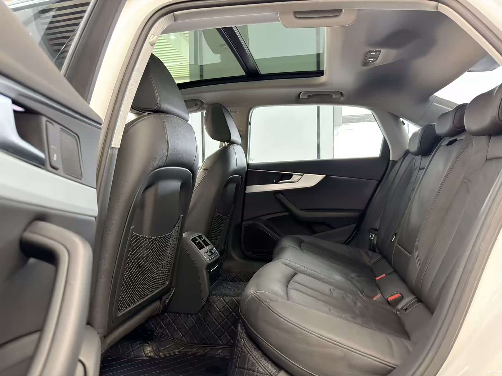 Audi A4L, 2019 9