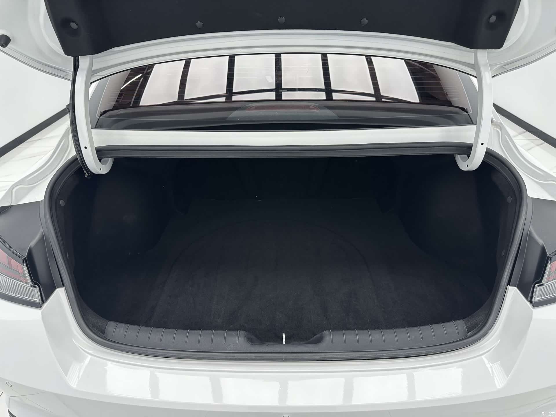 Hyundai Elantra, 2023 18
