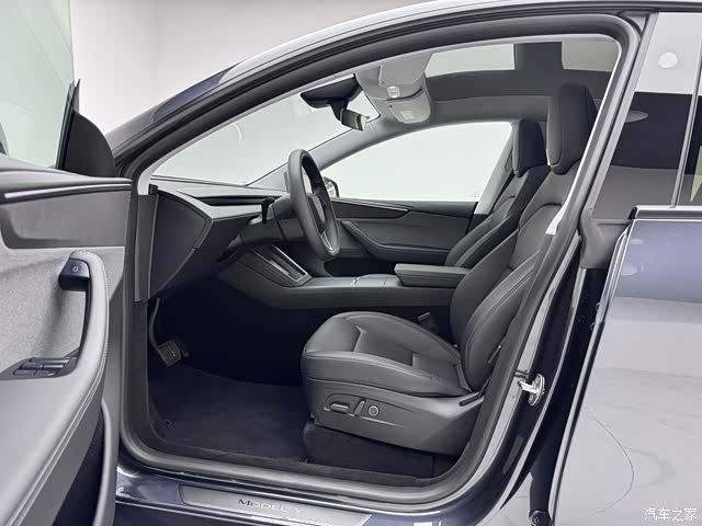 Tesla Model Y, 2025 11