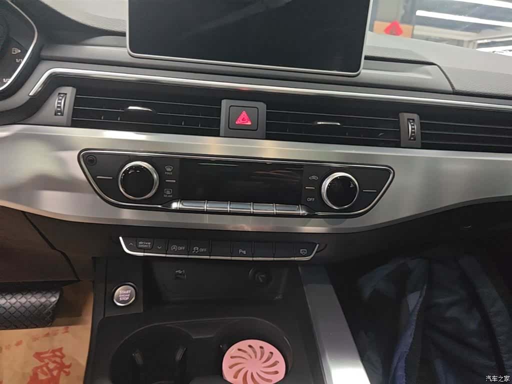 Audi A4L, 2018 13