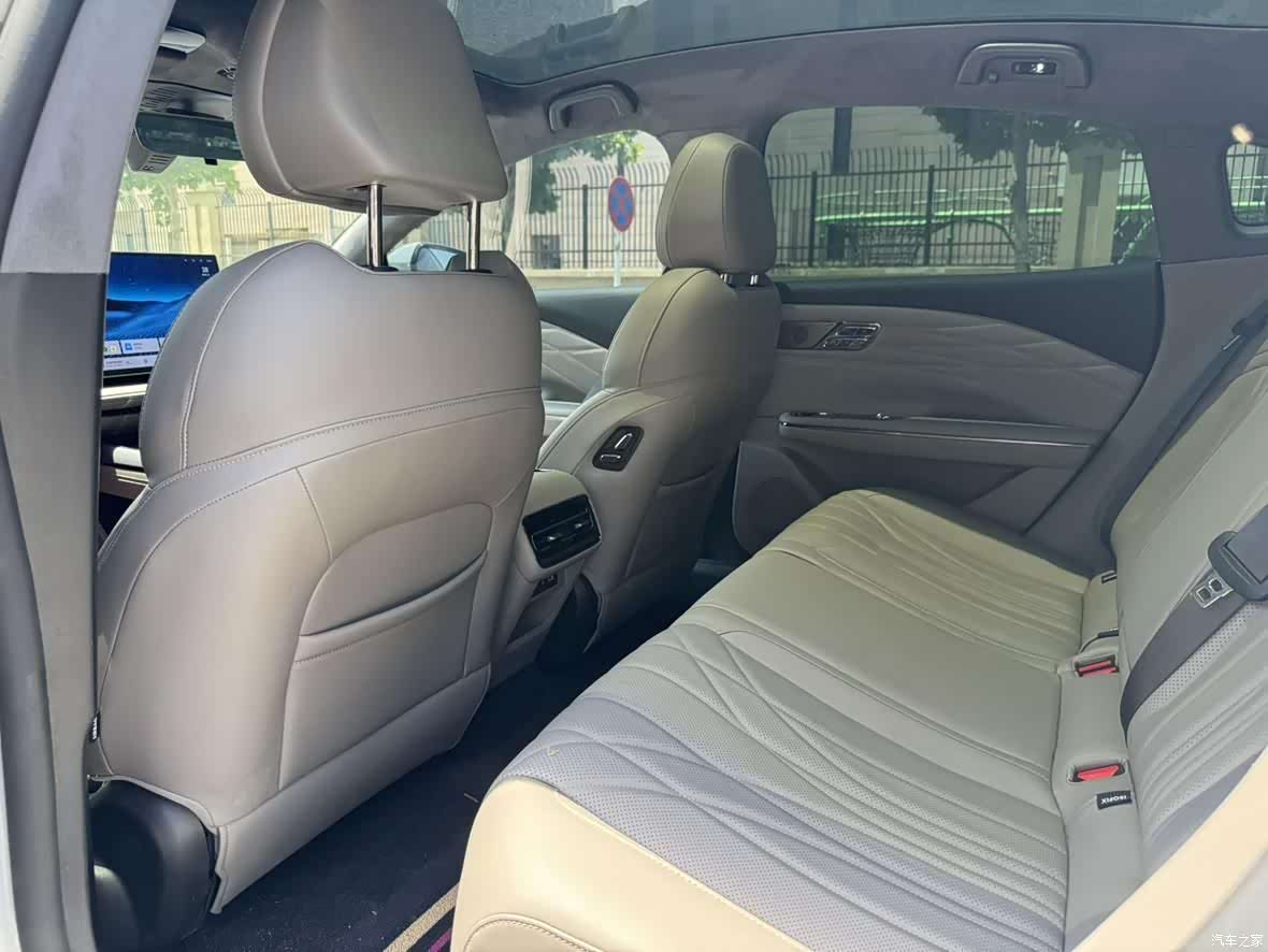 Geely 8, 2025 9