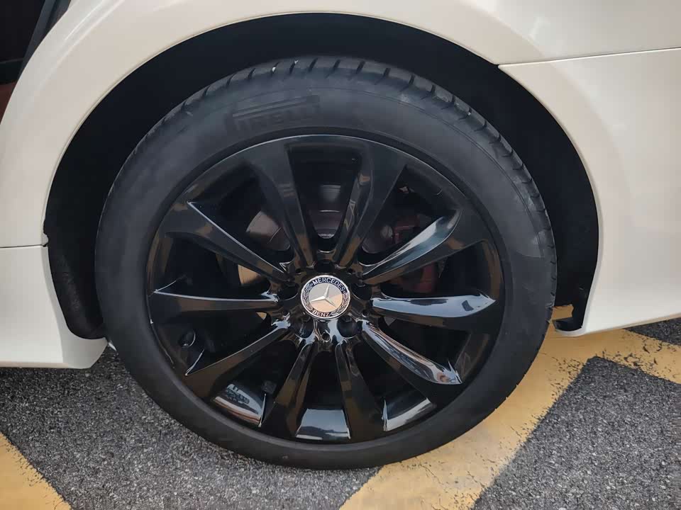 Mercedes-Benz CLS Mercedes-Benz CLS