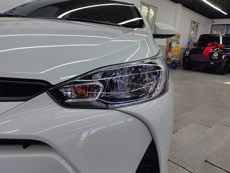 Toyota YARiS L to enjoy
