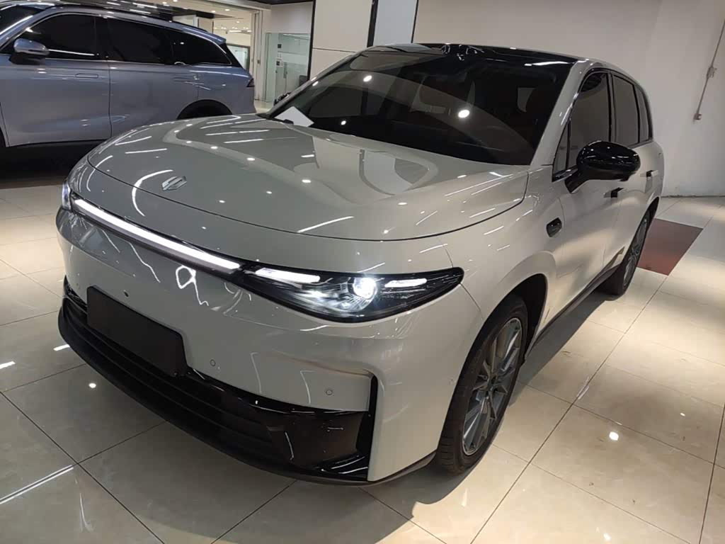 Leapmotor C10