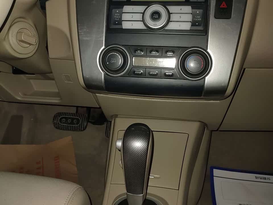 Nissan TIIDA
