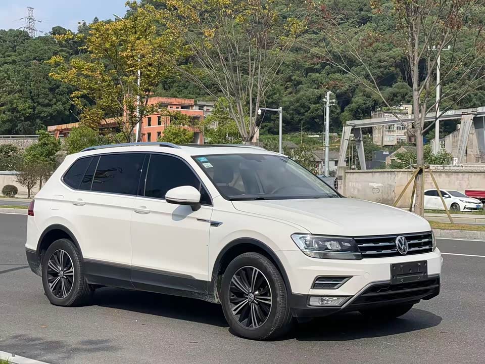 Volkswagen Tiguan L