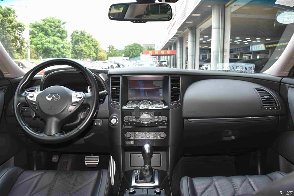 Infiniti QX70, 2015 11