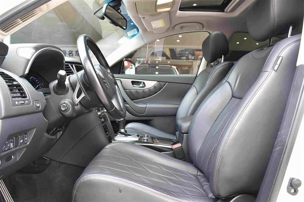 Infiniti QX70, 2015 все фото