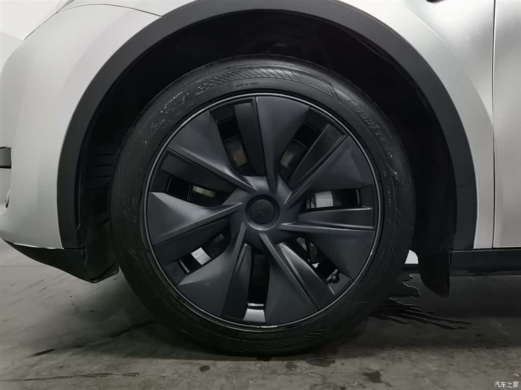 Tesla Model Y, 2024 17