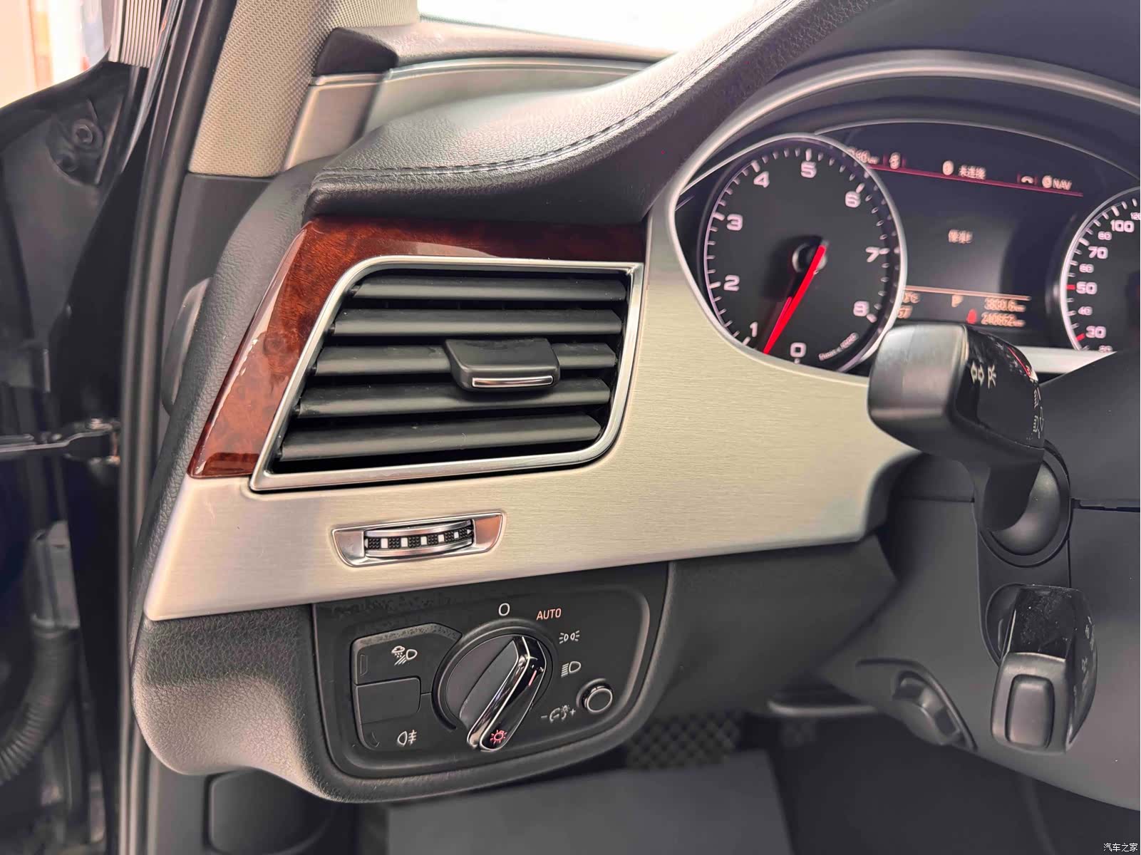 Audi A8L, 2013 24