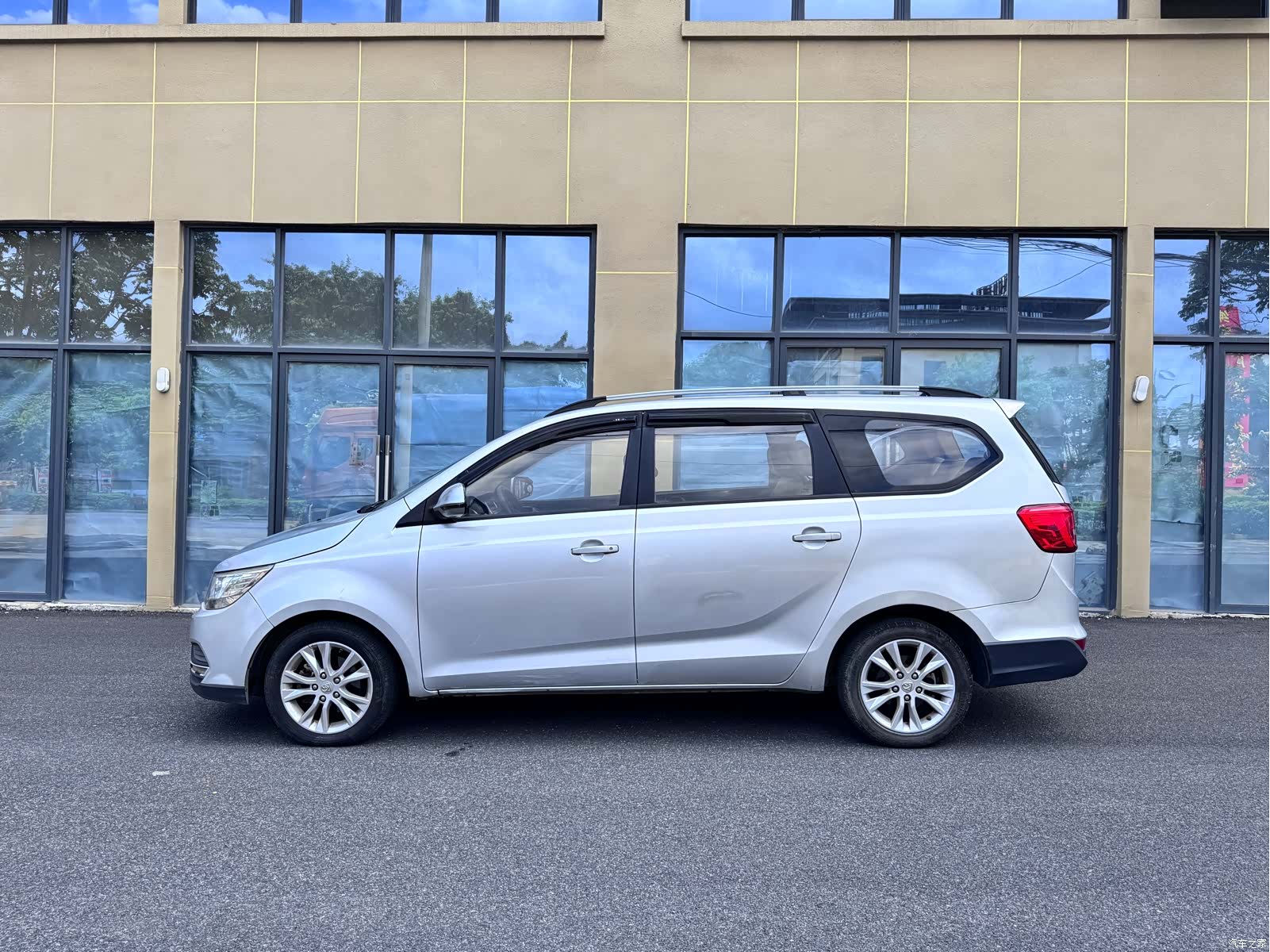 Wuling 730, 2016 7