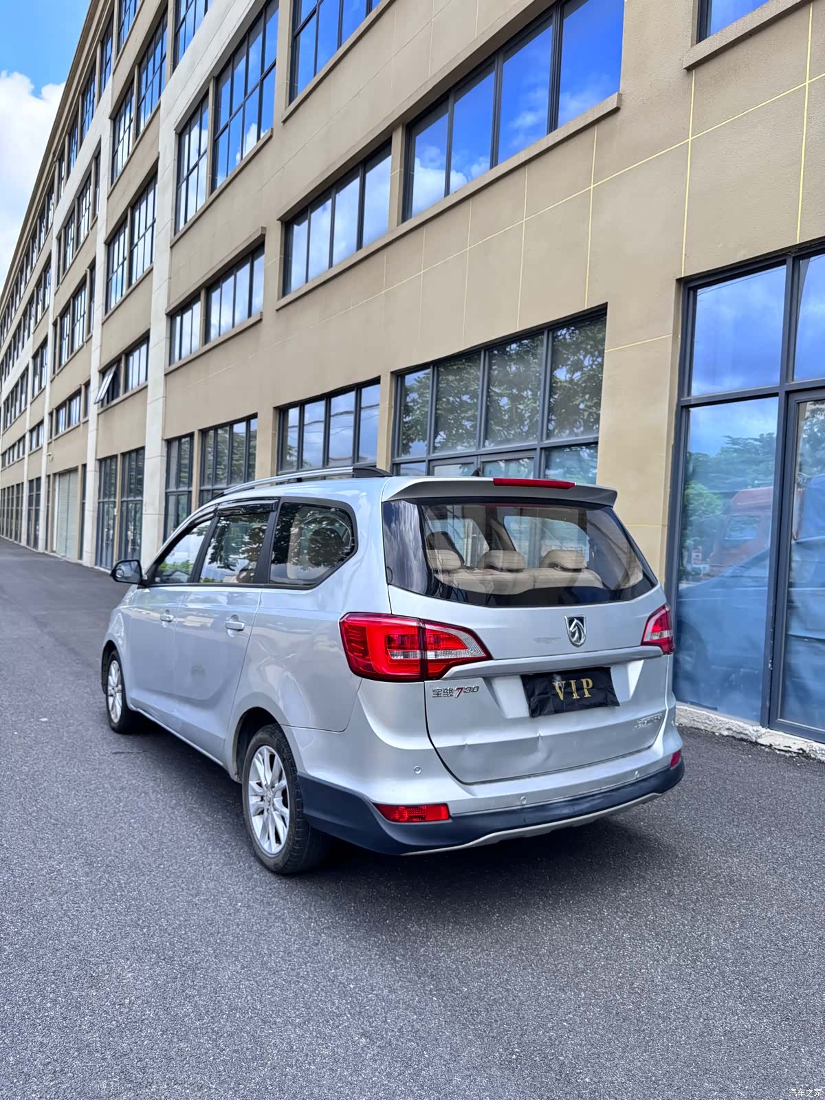 Wuling 730, 2016 6