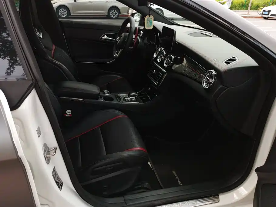 Mercedes-Benz CLA AMG