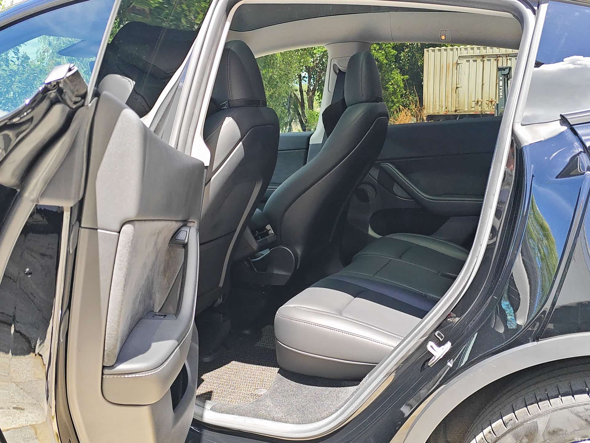 Tesla Model Y, 2023 6