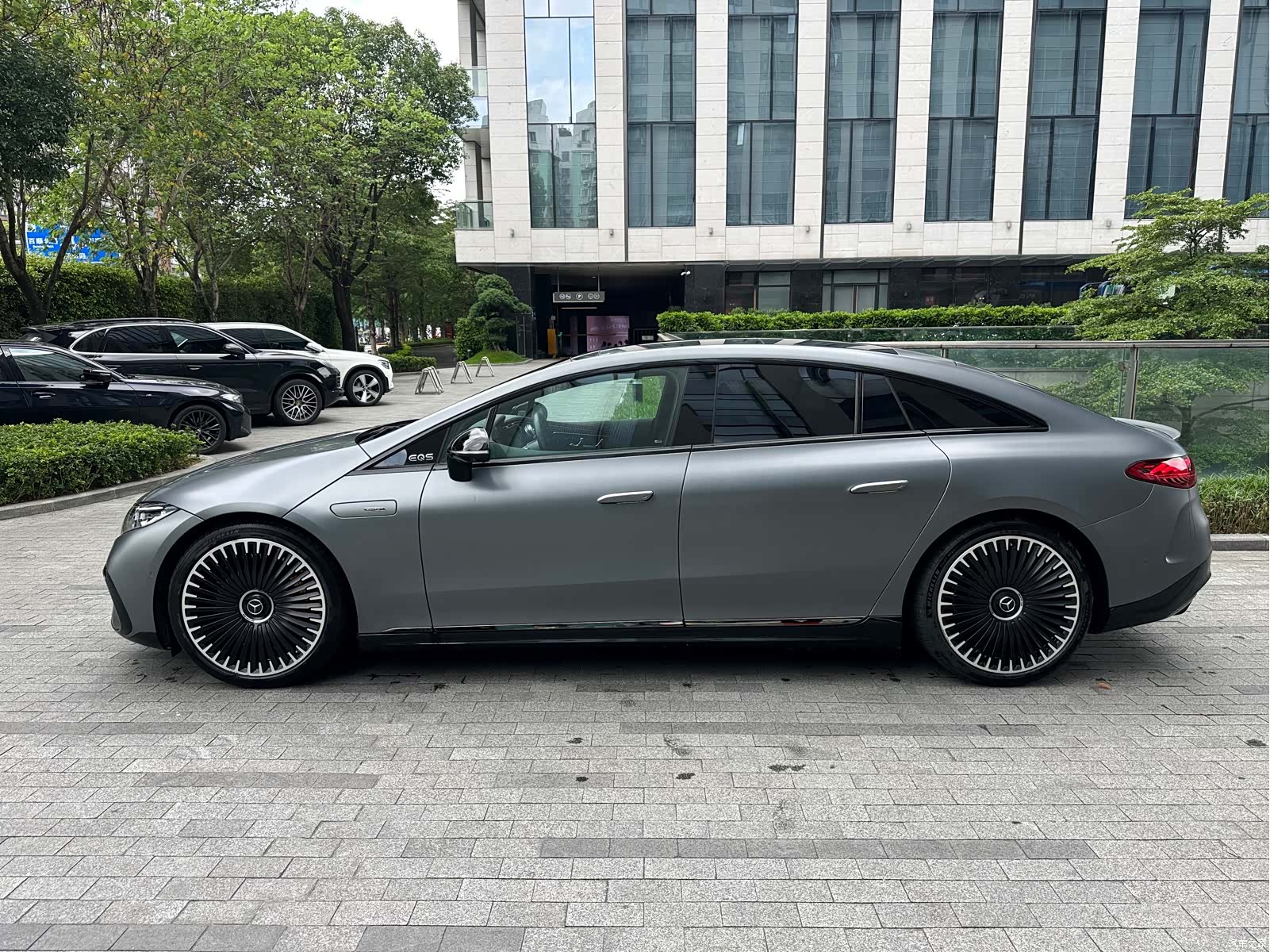 Mercedes-Benz EQS, 2025 8