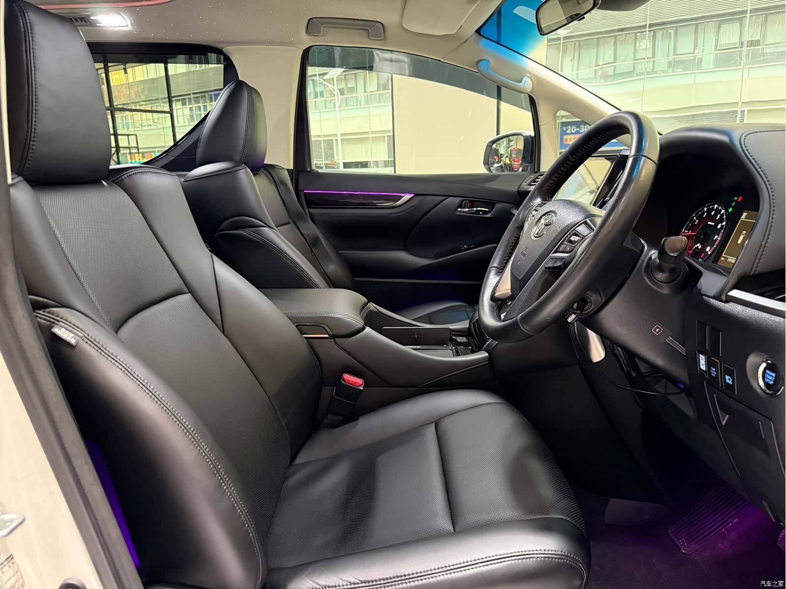 Toyota Alphard, 2018 все фото