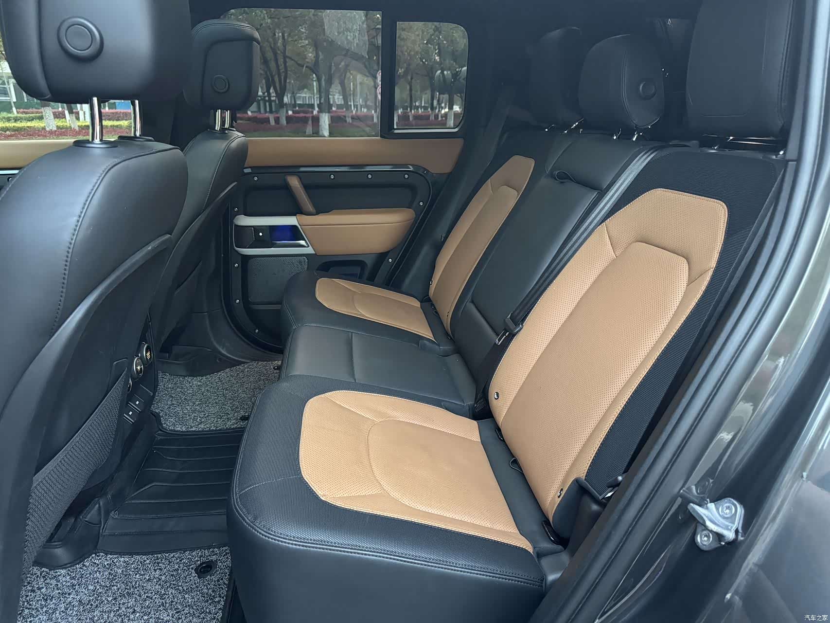 Land Rover Defender, 2023 10