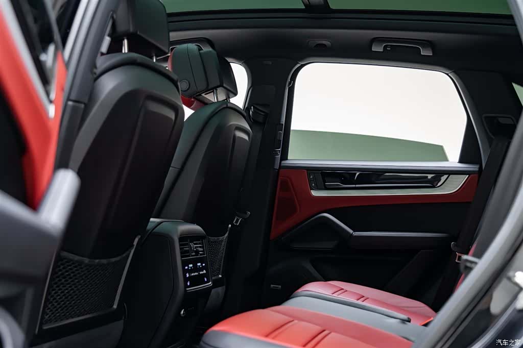 Porsche Cayenne, 2024 10