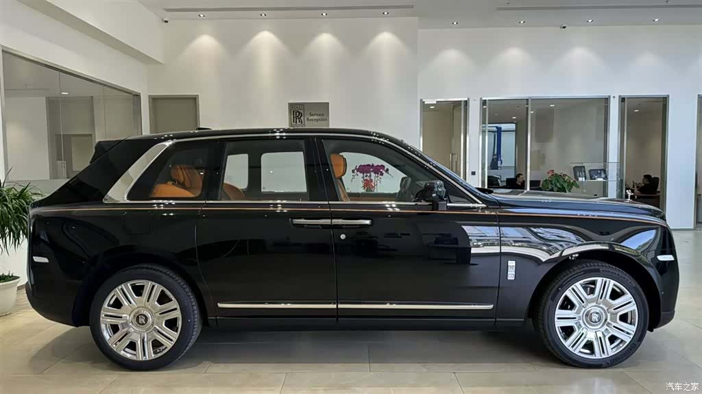 Rolls-Royce Cullinan, 2023 3