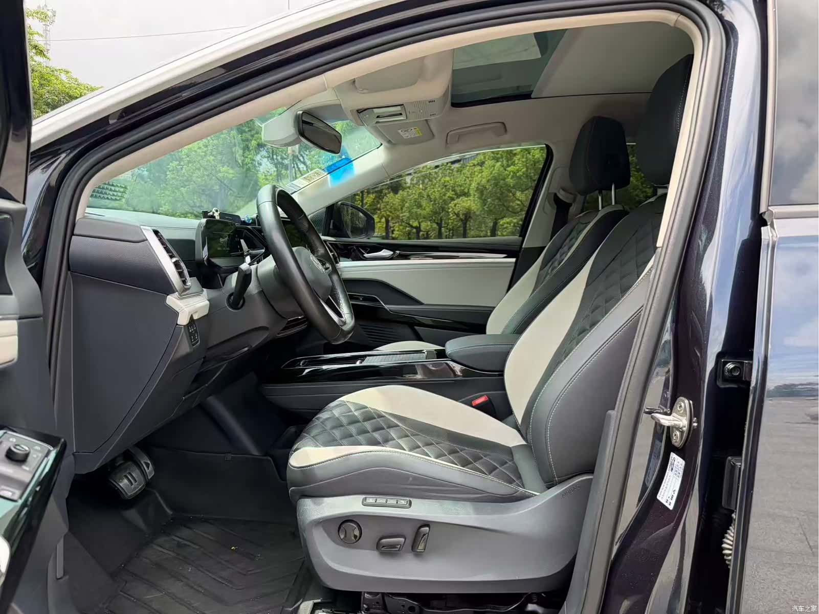 Volkswagen ID.6, 2024 4