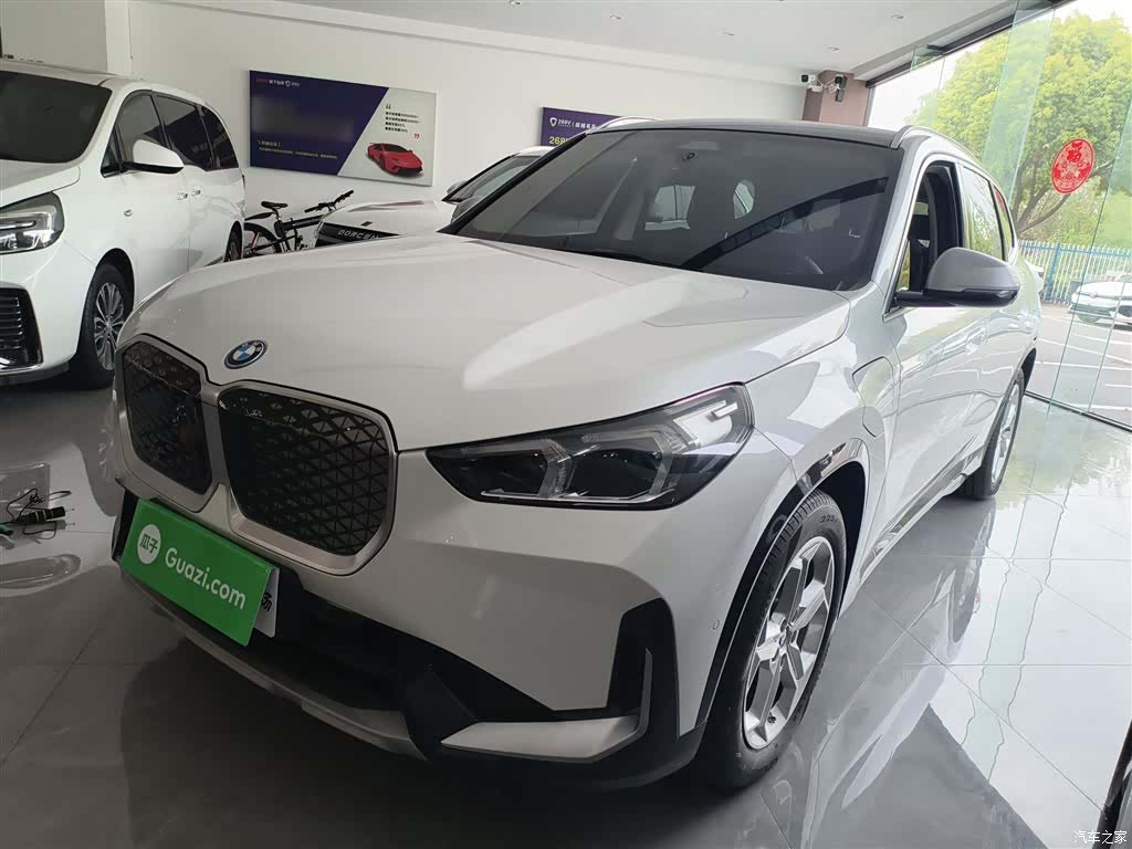 BMW iX1, 2024 1