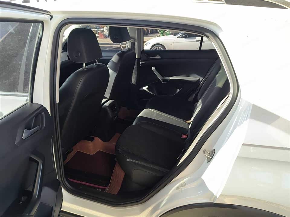 Volkswagen Exploring the shadow