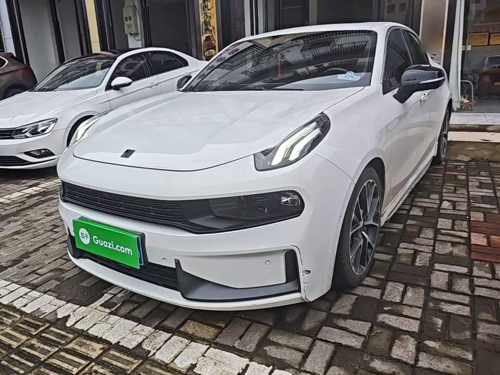 Lynk & Co 03