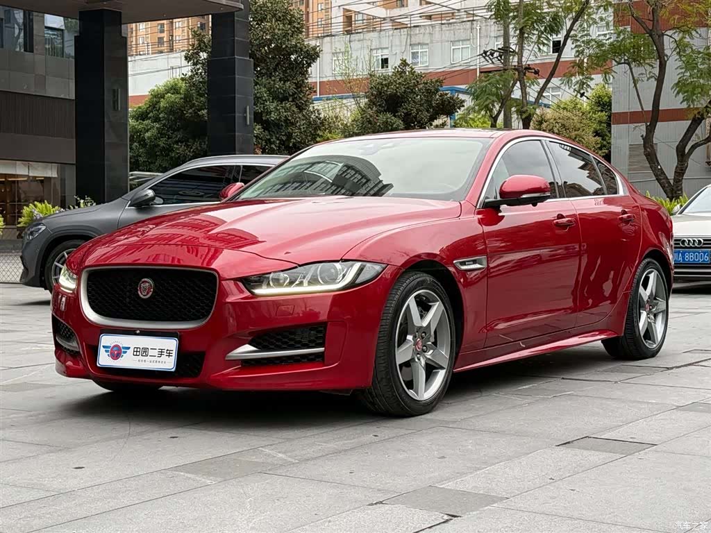 Jaguar XE, 2017 1
