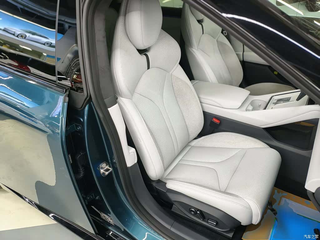 Xpeng P7, 2025 25