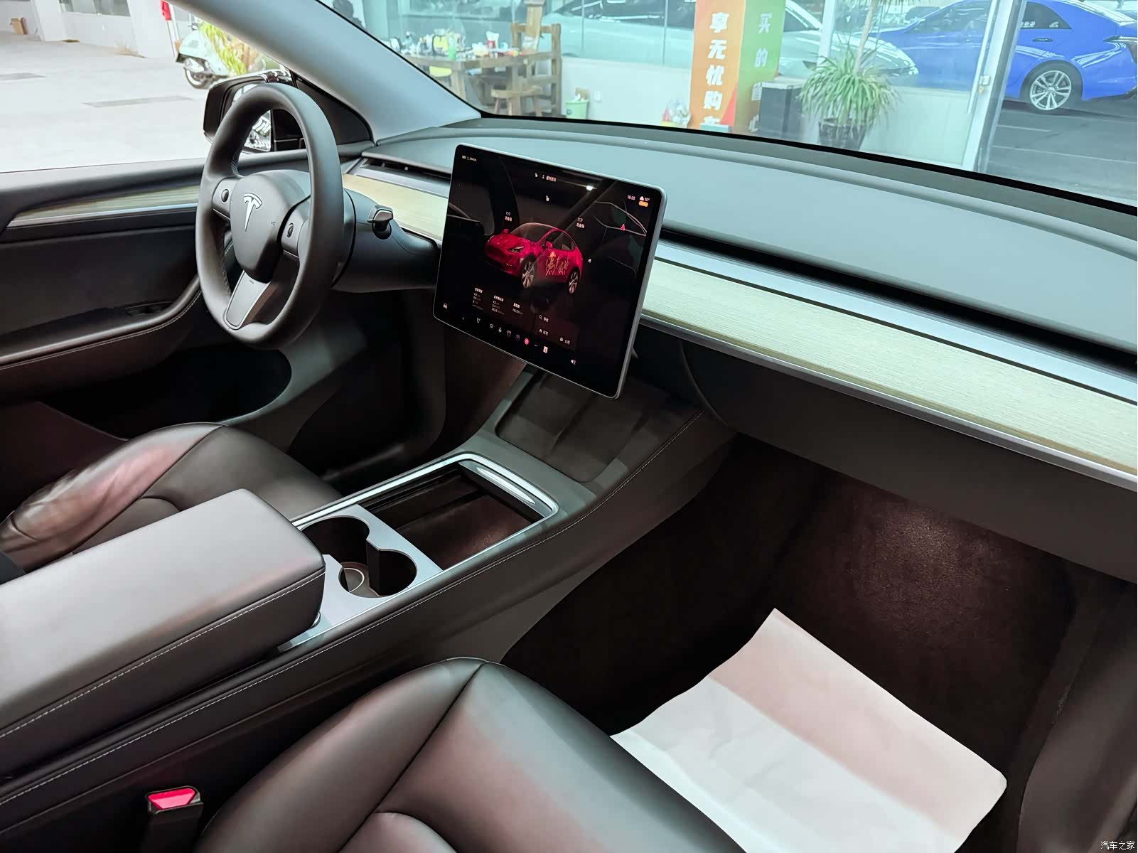 Tesla Model Y, 2023 18