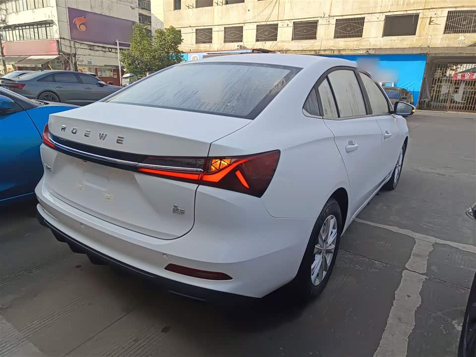 Roewe i5