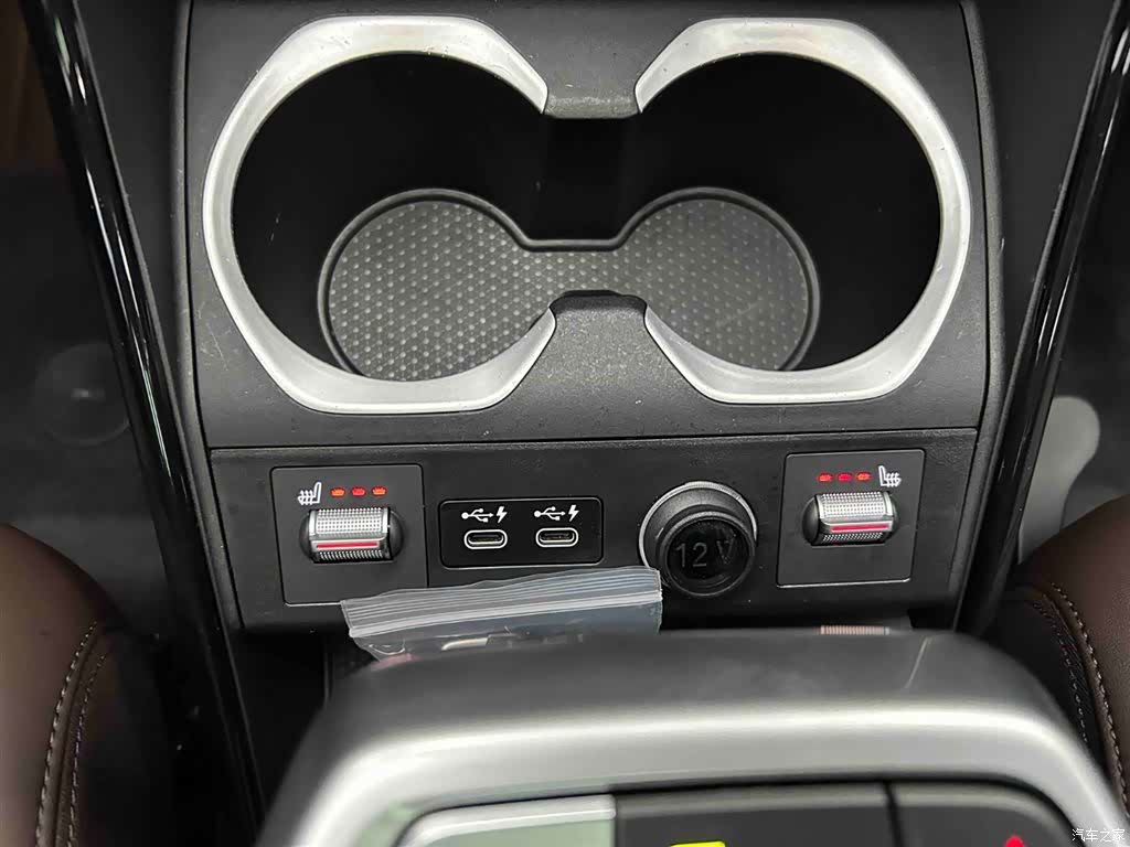 BMW X1, 2023 все фото