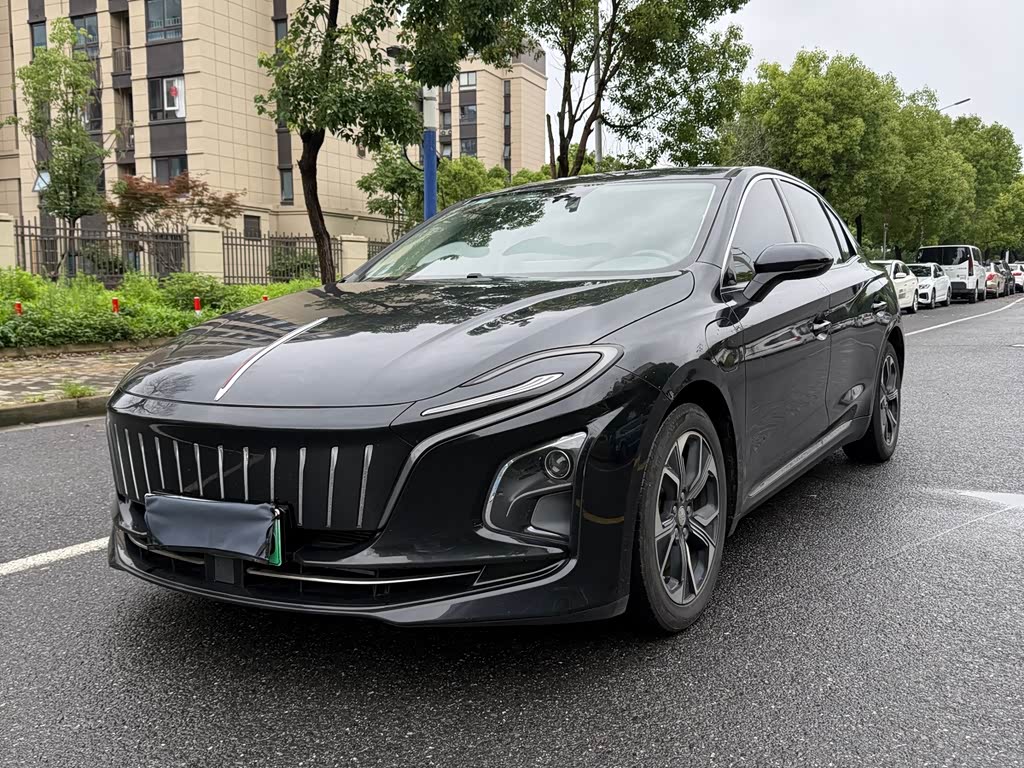 Hongqi E-QM5