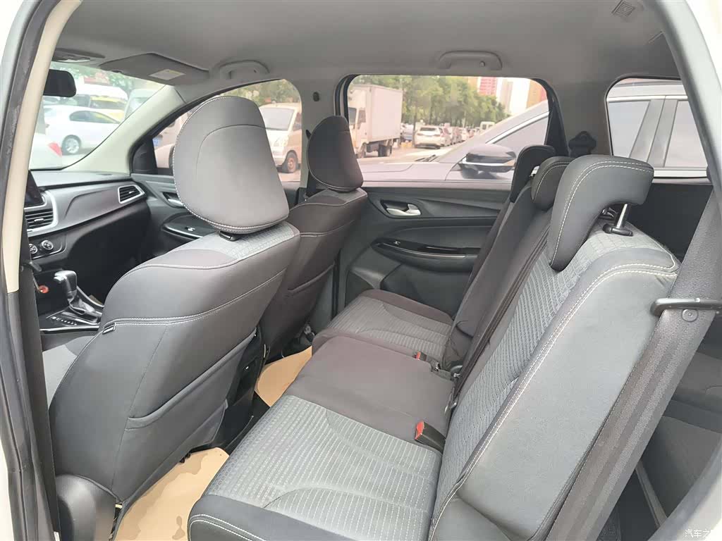 Wuling 730, 2019 17